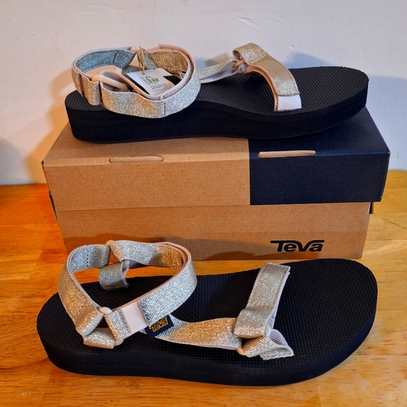 Teva W Midform Universal 1090969/MTC sandals in metallic gold. NWT in box - Picture 1 of 9